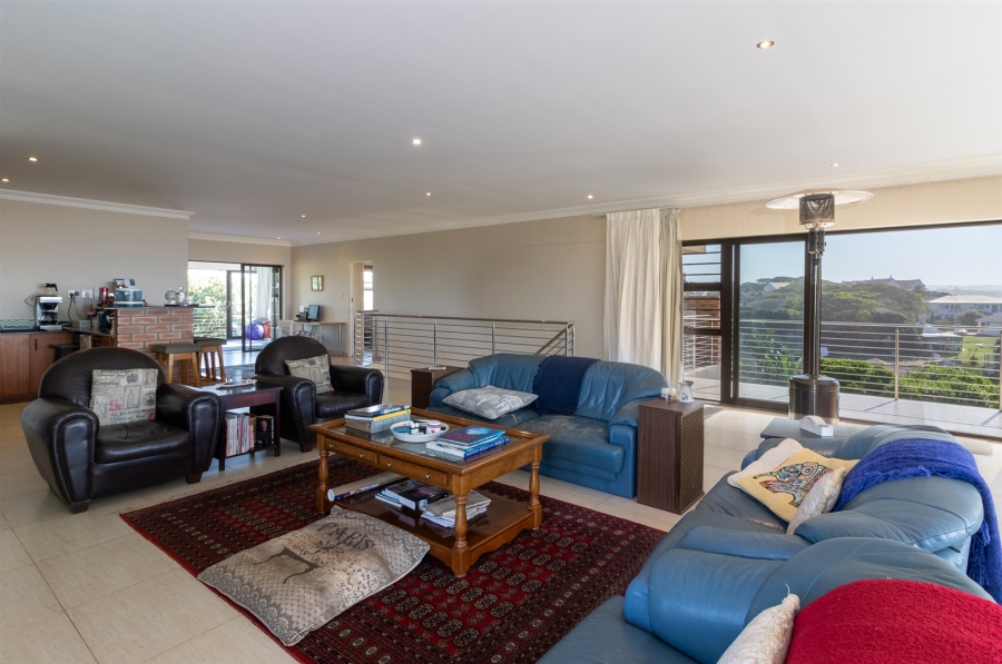 6 Bedroom Property for Sale in West Bank Eastern Cape